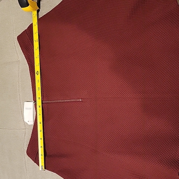 NWT Loft pleated burgundy skirt size 12. Zip back - Picture 4 of 10